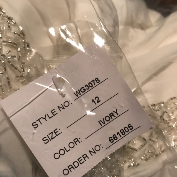 NWT DAVID’S BRIDAL WEDDING GOWN💍 (SEE SIZE CHART) - Picture 6 of 6